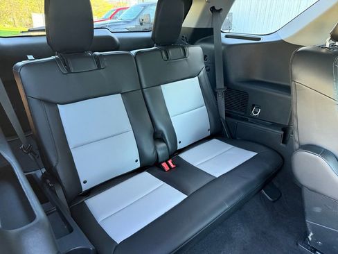 Used 2023 Ford Explorer XLT w/ Equipment Group 202A AWD/4WD image 23