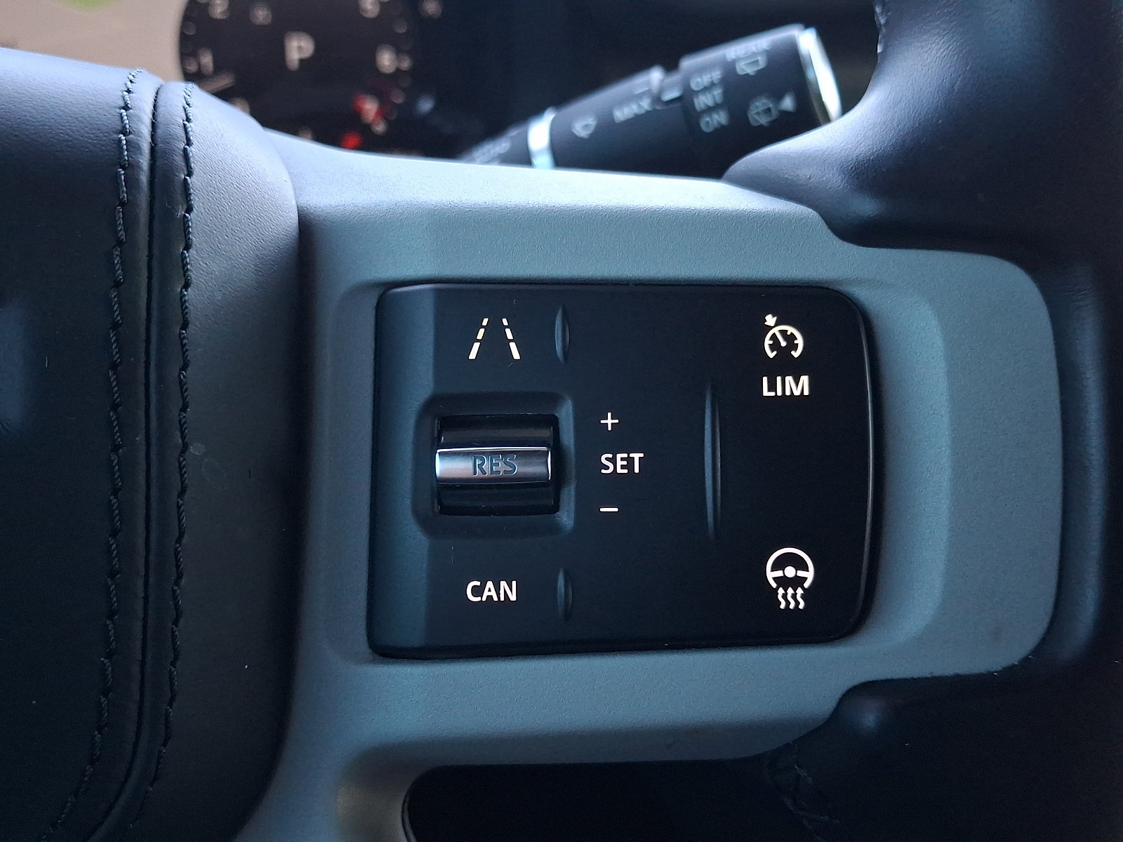 Used 2023 Land Rover Defender 130 X-Dynamic SE AWD/4WD image 19