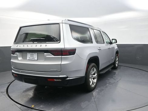 Used 2022 Jeep Wagoneer Series II AWD/4WD image 9
