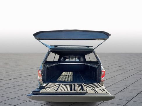 Used 2021 Nissan Titan SL w/ Moonroof Package image 10