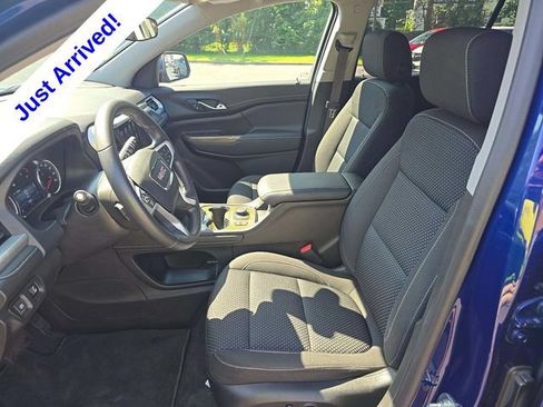 Used 2023 GMC Acadia SLE w/ Driver Convenience Package FWD image 7