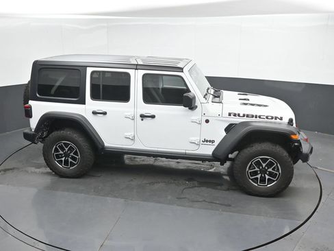 Used 2025 Jeep Wrangler Unlimited Rubicon AWD/4WD image 32
