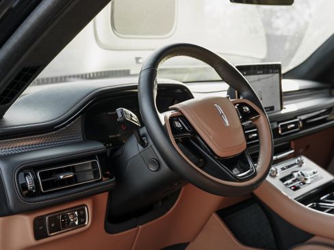 Used 2024 Lincoln Aviator Black Label image 9