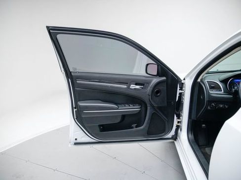 Used 2016 Chrysler 300 Limited RWD image 16