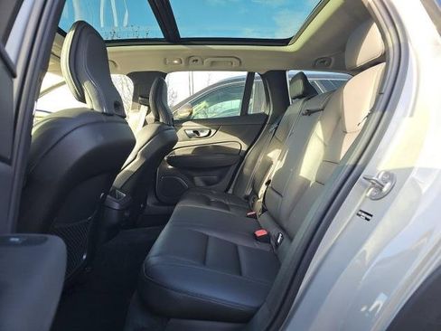 Used 2025 Volvo V60 B5 Cross Country Plus image 6