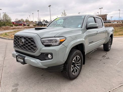 Used 2023 Toyota Tacoma TRD Sport AWD/4WD image 3