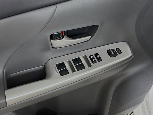Used 2013 Toyota Prius V Five image 17