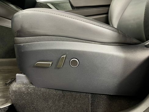 Used 2024 Tesla Model Y Performance image 17