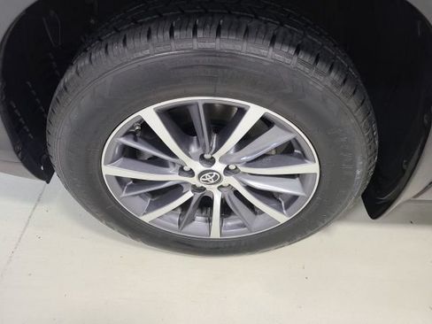 Used 2018 Toyota Highlander XLE AWD/4WD image 42