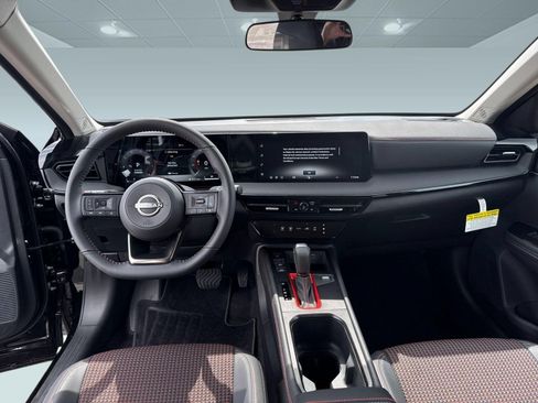 Certified 2026 Nissan Kicks SR FWD image 18