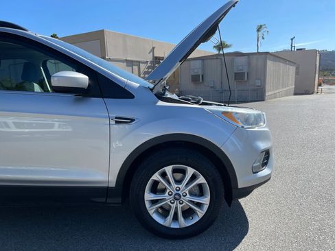 Used 2018 Ford Escape SE FWD image 34