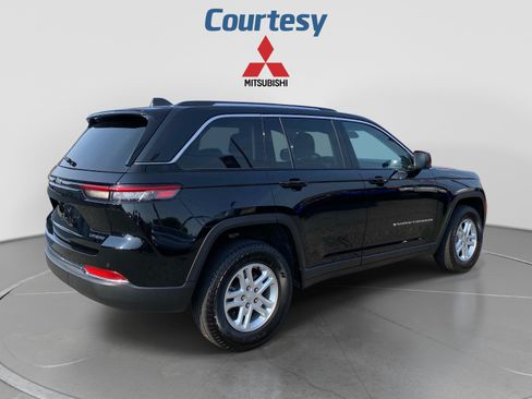 Used 2023 Jeep Grand Cherokee Laredo AWD/4WD image 6