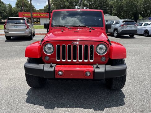 Used 2018 Jeep Wrangler Unlimited Sahara w/ Max Tow Package AWD/4WD image 8