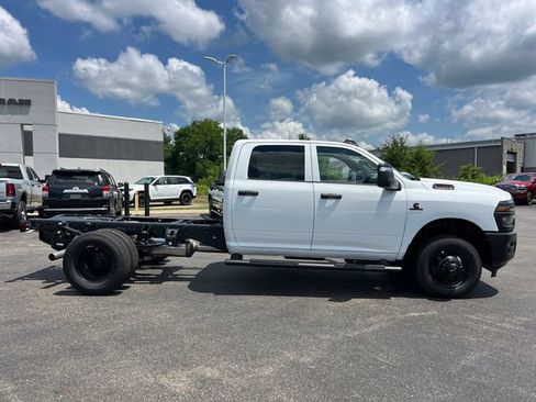 New 2026 RAM 3500 Tradesman AWD/4WD image 8