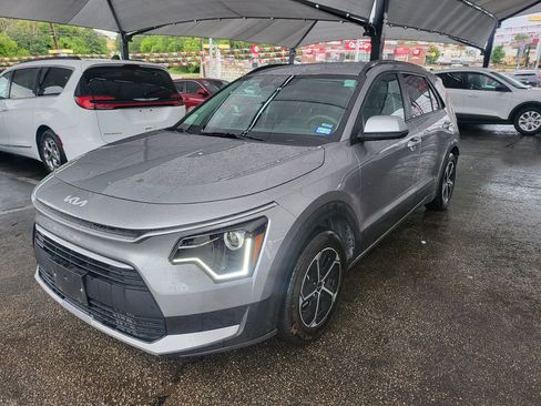 Used 2025 Kia Niro LX FWD image 1