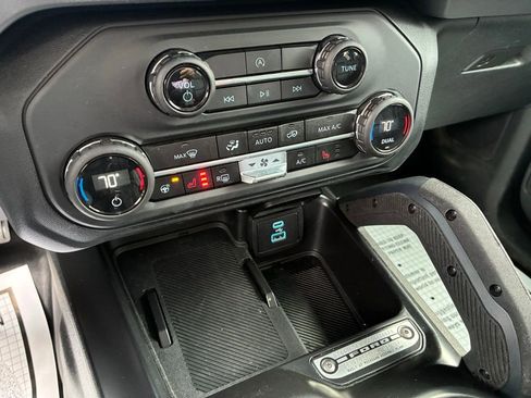 Used 2025 Ford Bronco Badlands image 21