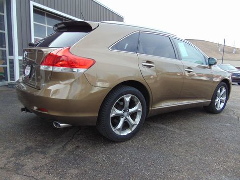 Used 2010 Toyota Venza XLE image 9