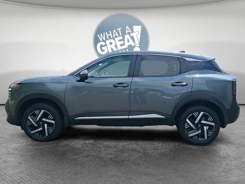 Used 2025 Nissan Kicks SV w/ Charging Package FWD image 7