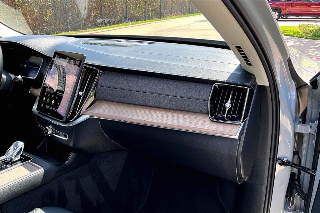 Certified 2026 Volvo XC90 B6 Plus AWD/4WD image 21