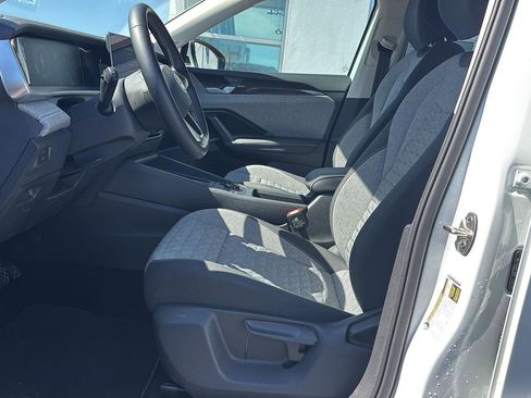 Used 2025 Volkswagen Tiguan S image 14