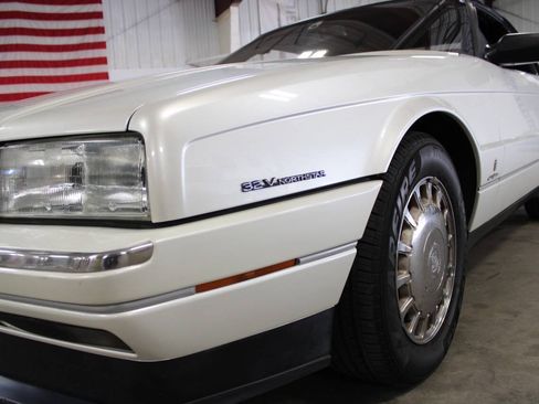 Used 1993 Cadillac Allante FWD image 10
