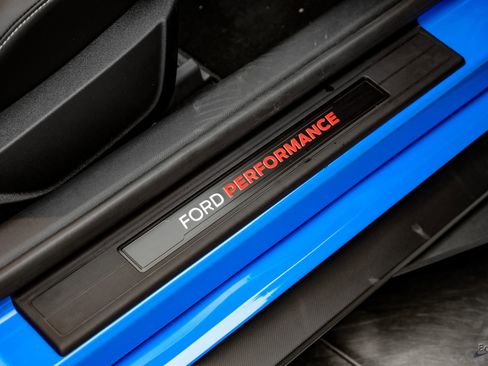 Used 2022 Ford Mustang Shelby GT500 w/ Carbon Fiber Track Pack RWD image 65