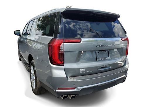 Used 2025 GMC Yukon XL Denali AWD/4WD image 3
