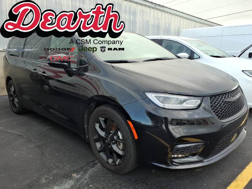 Used 2026 Chrysler Pacifica Limited w/ S Appearance Package FWD image 1