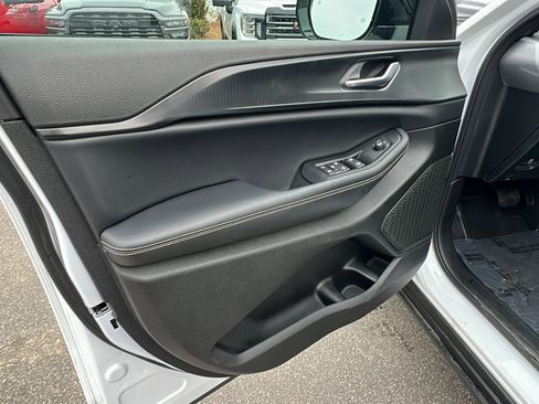 Used 2025 Jeep Grand Cherokee L Altitude image 14