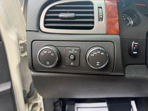 Used 2012 Chevrolet Avalanche LTZ AWD/4WD image 17