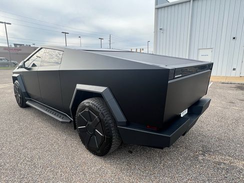 Used 2024 Tesla Cybertruck AWD Crew Cab image 7