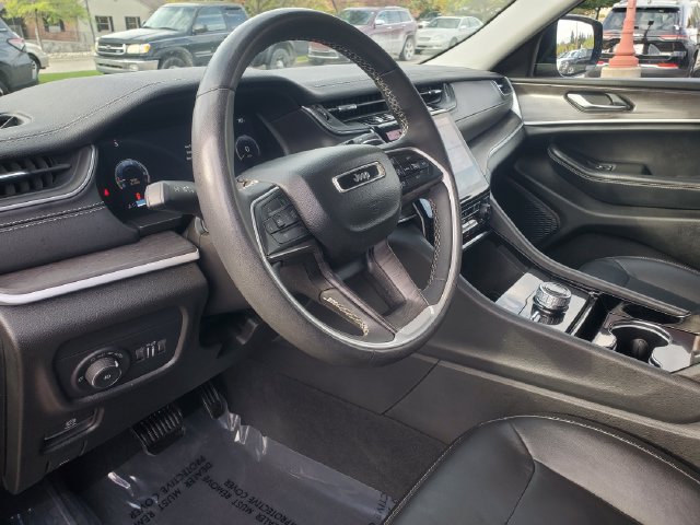 Used 2023 Jeep Grand Cherokee L Limited AWD/4WD image 8