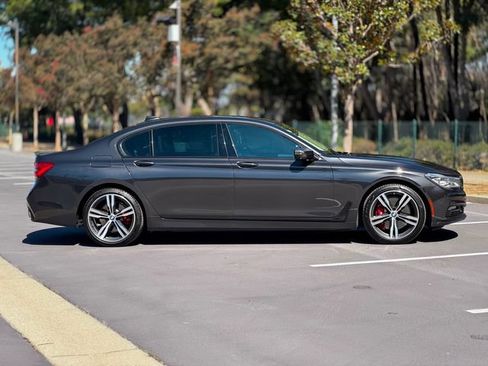 Used 2017 BMW 750i RWD image 5