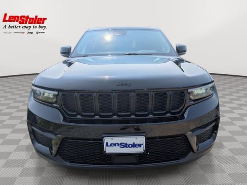Used 2023 Jeep Grand Cherokee Altitude AWD/4WD image 8