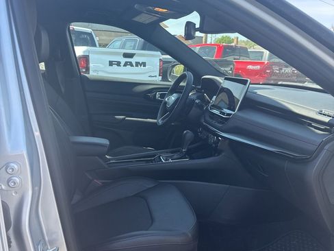 Used 2024 Jeep Compass Trailhawk AWD/4WD image 28