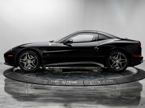 Used 2016 Ferrari California T image 6