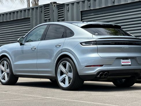 Certified 2024 Porsche Cayenne Coupe AWD/4WD image 3