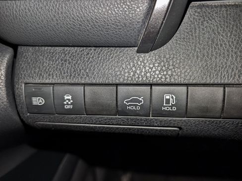 Used 2020 Toyota Camry LE FWD image 40