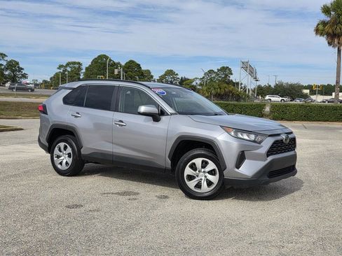 Used 2021 Toyota RAV4 LE image 1