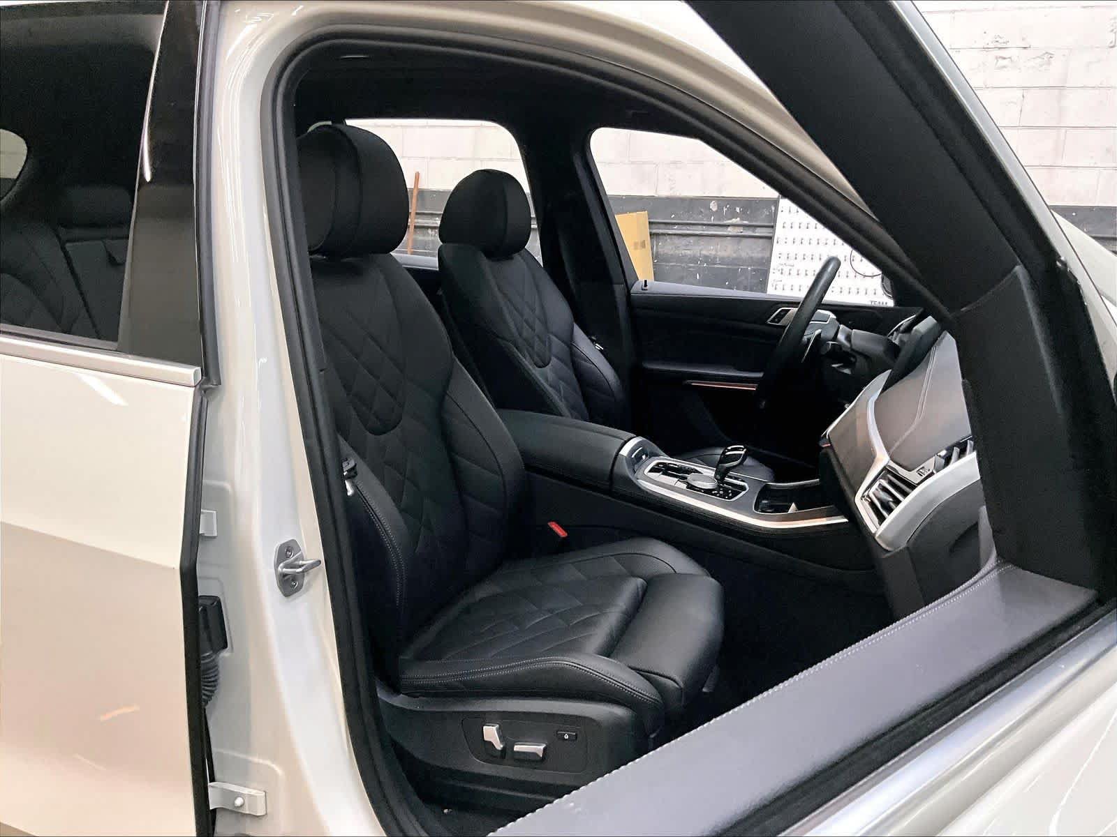 Used 2023 BMW X5 xDrive40i w/ Premium Package AWD/4WD image 9