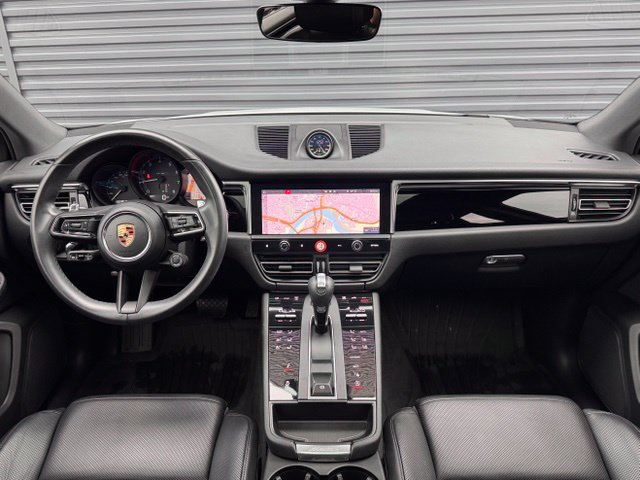 Certified 2023 Porsche Macan AWD/4WD image 17