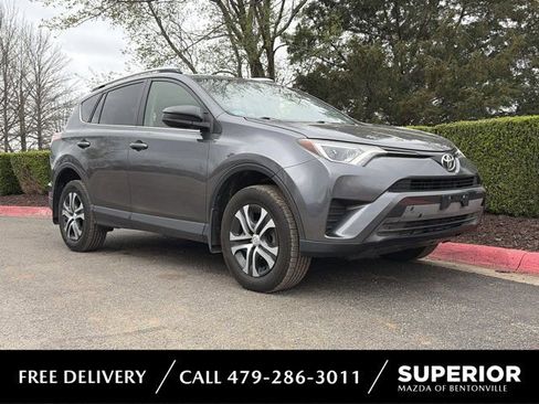 Used 2016 Toyota RAV4 LE image 1
