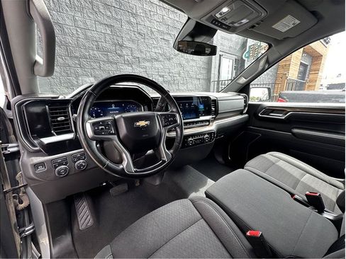 Used 2023 Chevrolet Silverado 1500 LT AWD/4WD image 2