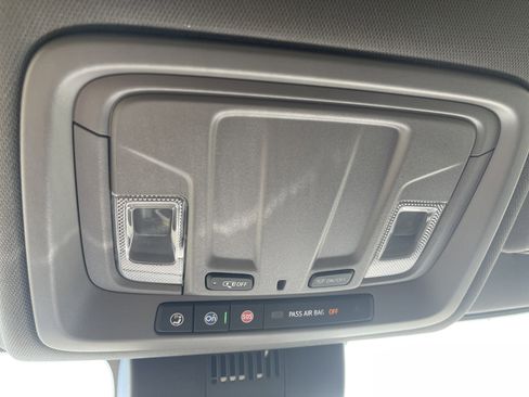 Used 2025 Chevrolet Silverado 1500 Custom image 33