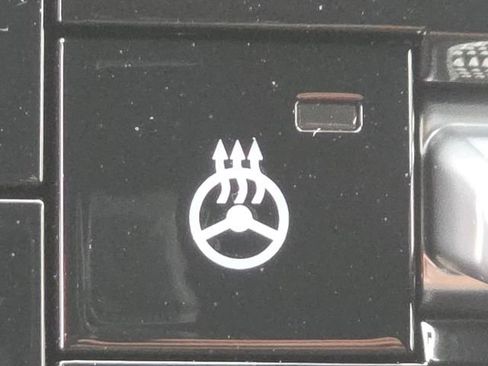 New 2025 Nissan Armada SL w/ Captain's Chari Seat Package image 8