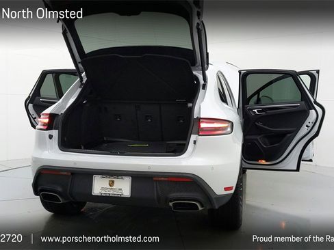 Used 2022 Porsche Macan image 16