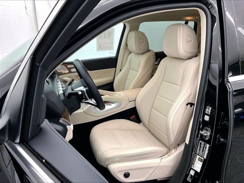 Used 2026 Mercedes-Benz GLS 450 4MATIC image 16