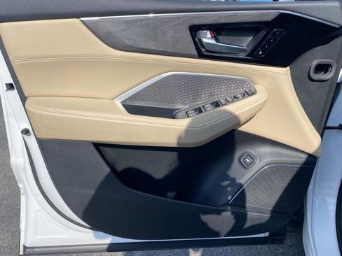 Used 2023 Acura MDX SH-AWD w/ Advance Package image 12