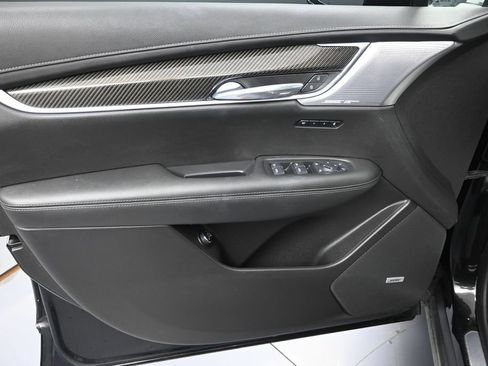 Used 2023 Cadillac XT6 Sport w/ Technology Package AWD/4WD image 9