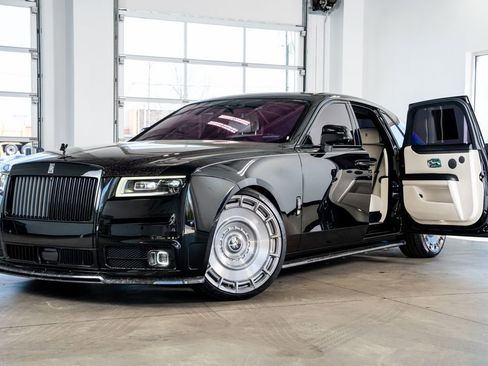 Used 2022 Rolls-Royce Ghost image 2
